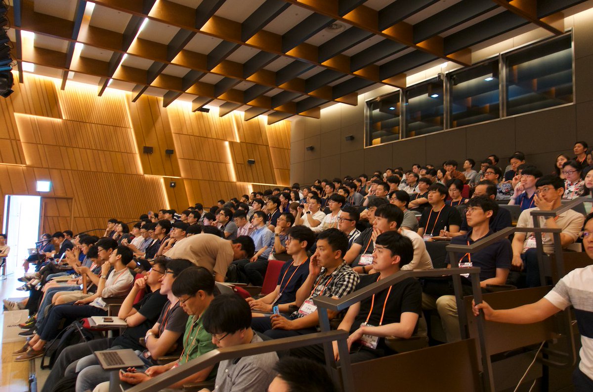seungkyua1's tweet image. Cloud Native Days Korea 2019 at last week. It was held at 3 buildings with booth and more than 1,000 people attended here.
#CloudNativeDayKorea2019 #KubernetesMeetup