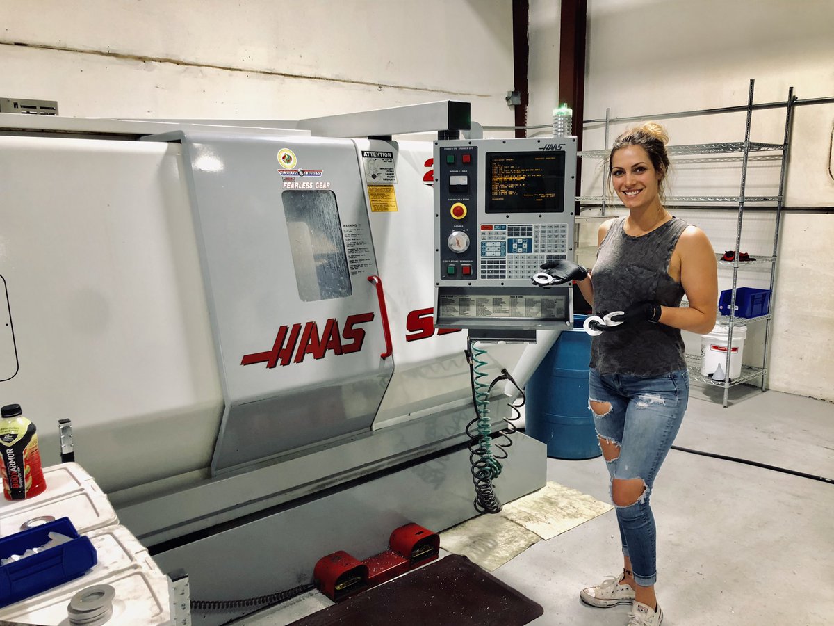 megan_ornellas's tweet photo. First day on the job! #Engineering #CMCMachine https://t.co/2XZeunNI8n
