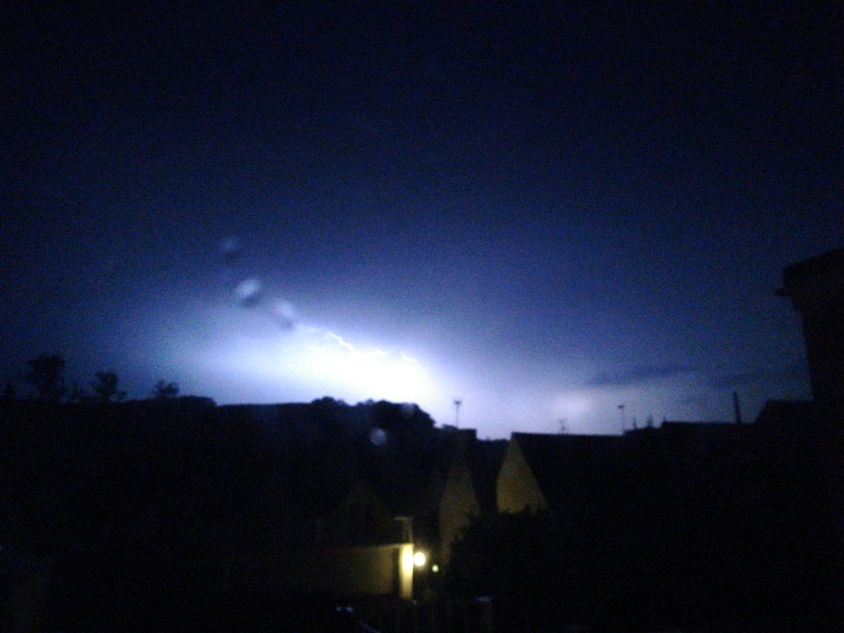 Massive lightning show! One of these every 15 seconds for past 30 minutes.  #lightning #wottonunderedge