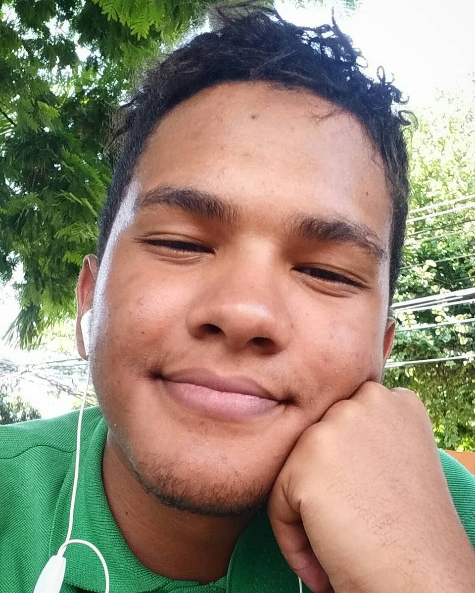 Argenis_Es's tweet photo. Yo ahorita ... // Yo cuando por fin logre sacar el pasaporte venezolano 
🤣🤣🤣 https://t.co/9usJpZLtZ7