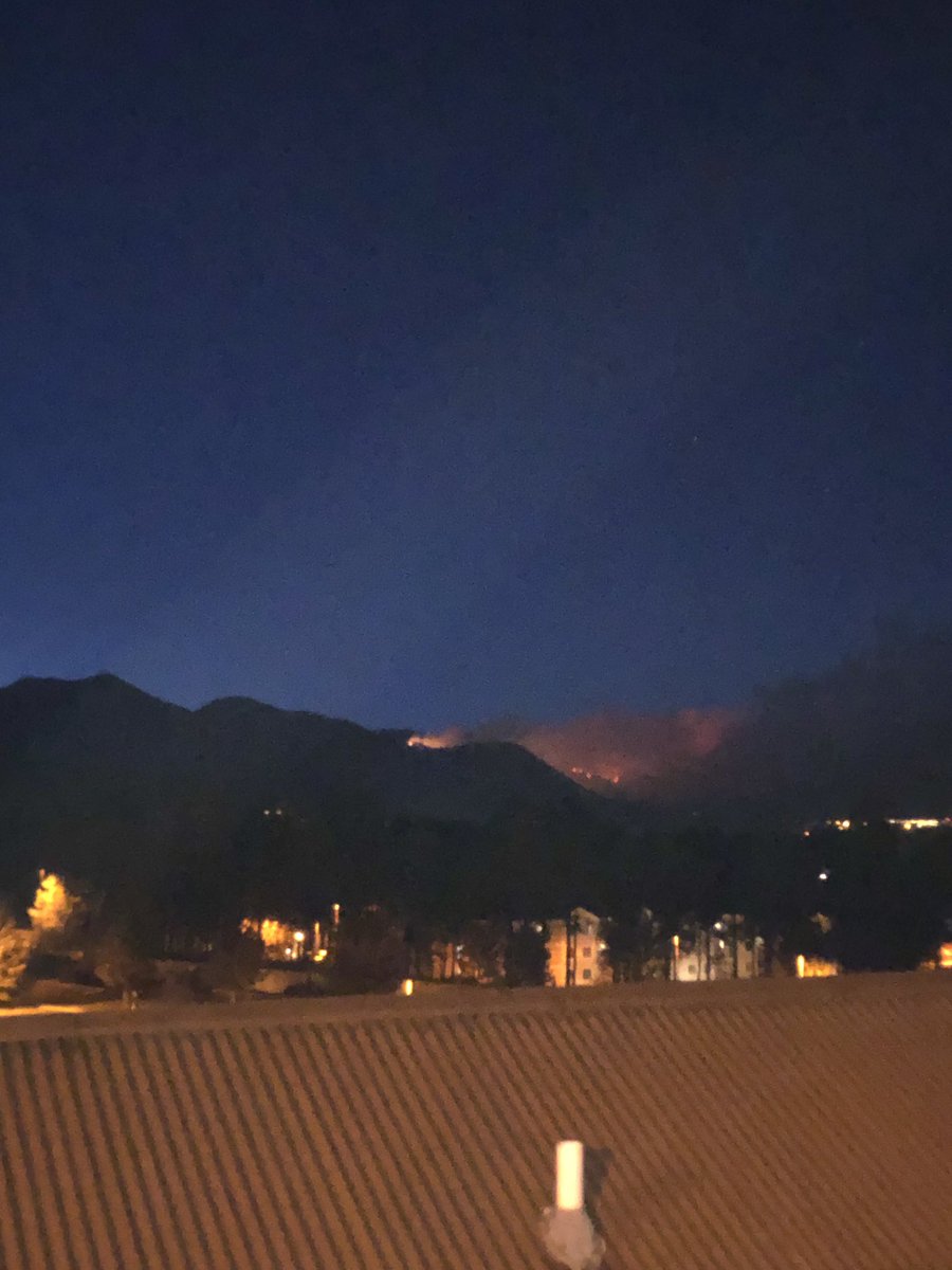 kyle_sebben's tweet photo. Roof top chilling 1500 acres torched https://t.co/Z4zf0S95Os
