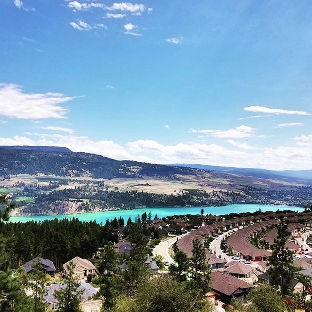 WineQuarterback's tweet photo. @kthomaswine is Lord of the Lakes😎

#lakecountrybc #woodlake #ylw #kelowna #explorebc #britishcolumbia #beautifulbritishcolumbia #pnw #westcoast https://t.co/9D0BIq0s9S https://t.co/kKIpDbvOtA