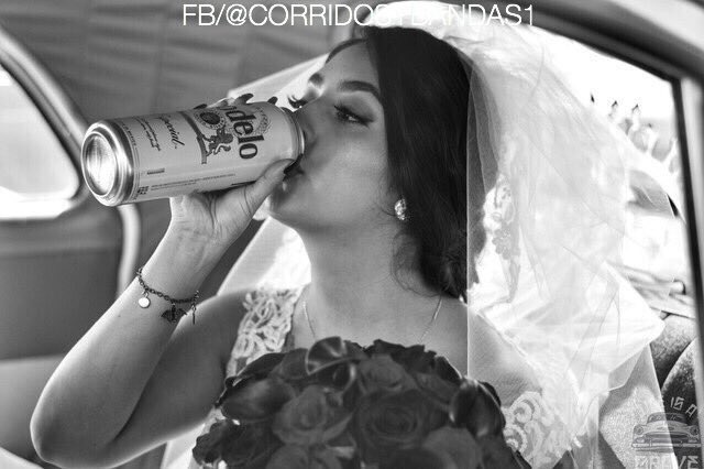 corridosybandas's tweet photo. Una cervecita antes de la boda pa’ agarrar ambiente. https://t.co/vd2OJnwBq2