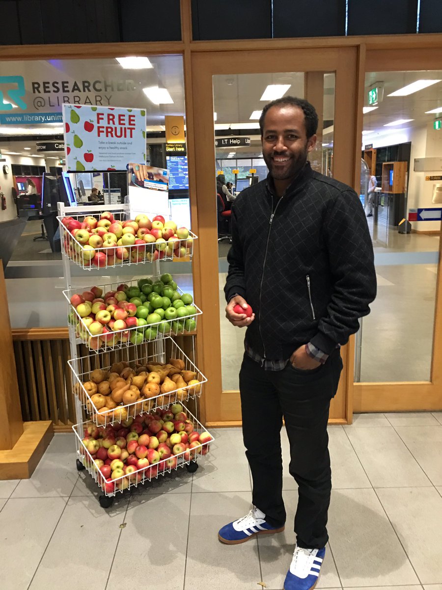 Aaaand it’s not nice just complaining so here’s a delightful photo of a student enjoying a delicious, healthy, locally produced and plastic-free snack! Free Fruit in the library is back for semester 2!
