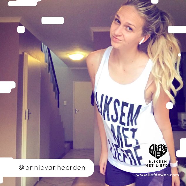 'n #BliksemMetLiefde hemp met #Airpods wat met liefde uit blik, veral wanneer jy draf 😁 🏃

#LiefdeWen waardeur jou ondersteuning en moedig jou aan van die kantlyn wanneer jy #Oefen ❤️