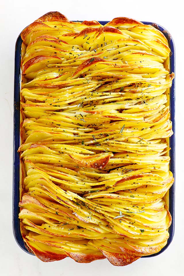 tandfallstates1's tweet photo. Potatoes - Royal Blue/ Kipler/ Russets &amp; King Edwards - now available this winter, top potato picks
THE BEST ROASTED POTATOES FOR WINTER OR EVERY DAY!
Recipe sources: Donna Hay and Peter's Food Adventures.

#sydneywinterfruit
 @tandfallstates1 @in2foodau https://t.co/3WjGB8nz3K