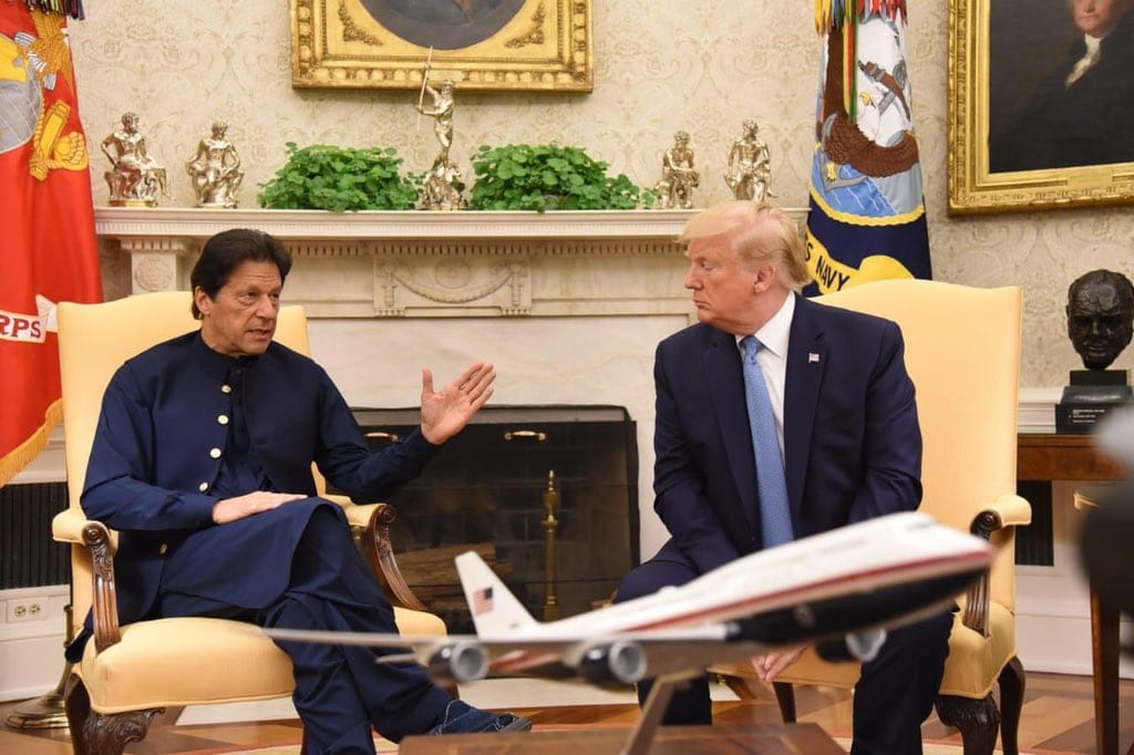 NabeelBhattiPTI's tweet photo. 💞❤وزیر اعظم عمران خان کا کامیاب دورہ امریکا❤💞
👈افغان امن کی بات
👈کشمیر کی بات
👈ڈاکٹر عافیہ صدیقی کی بات
👈تجارت کی بات
👈پاکستان کے وقار کی بات
🌷سب سے اہم بات واشنگٹن میں اورسیز پاکستانی سے خطاب اور ریاست مدینہ کی بات🌷
🌼دورہ امریکا کے یاد گار لمحات🌼
#PMvisitingUS https://t.co/gYnMsWSwXp