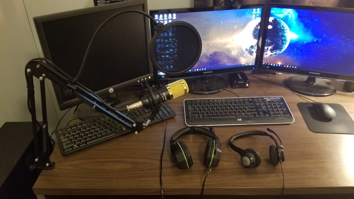 Kunipshun_Fit's tweet photo. Woo Hoo. My Patrons are amazing and afforded me the opportunity to upgrade my mic from the crappy Logitech on the right to the condenser mic at left. Also lets me upgrade headsets to a much nicer xbox unit! Win win. Thank you guys!! #goingpro #youtuberstuff https://t.co/4nEmAwbm8u