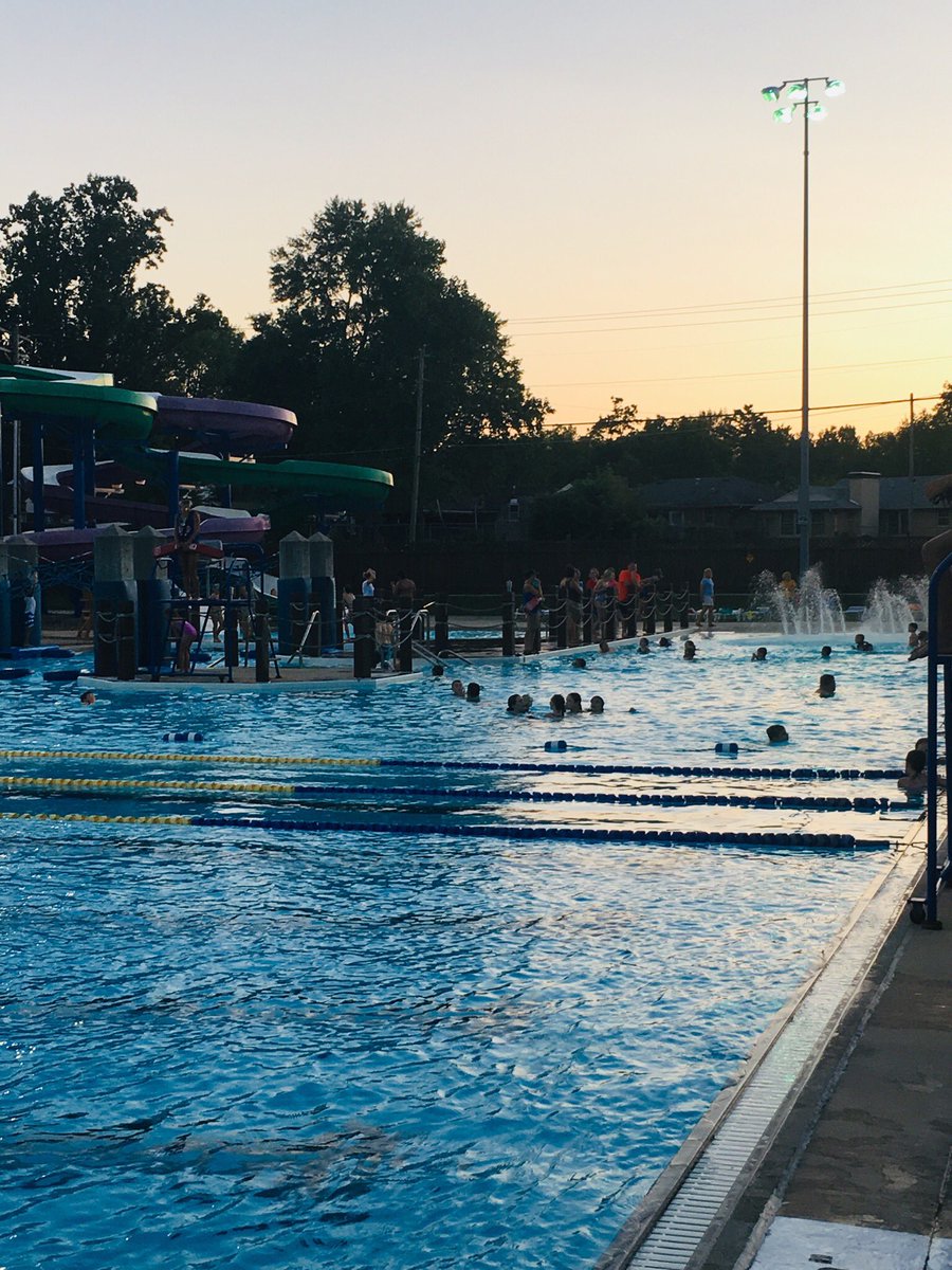heatherschrimpf's tweet photo. Beautiful evening for a swim! Thanks to our @icschooljc Home & School for hosting our annual IC Swim Party!! @jcparks_rec #ICAngels https://t.co/rt9AyJkJpW