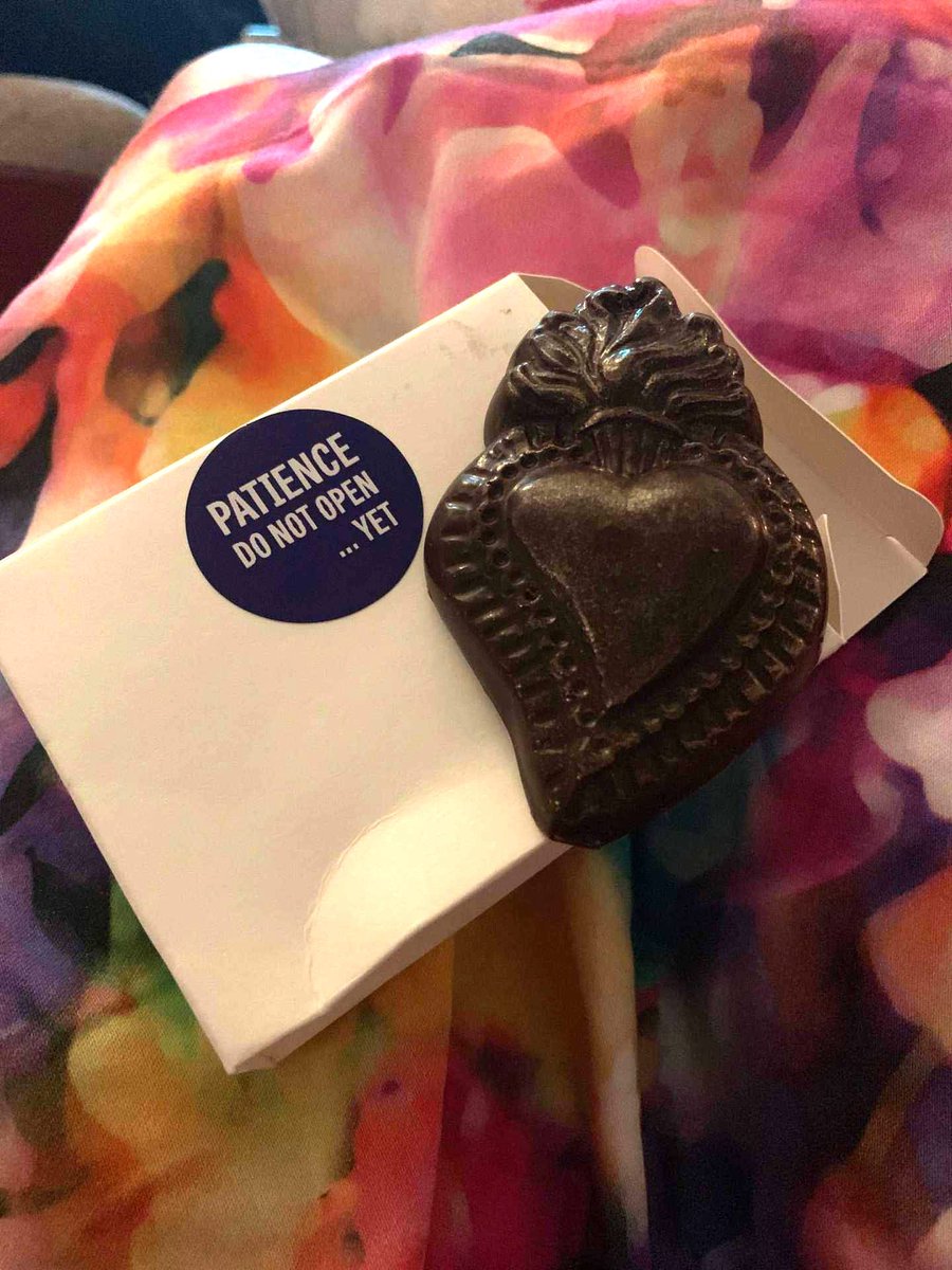 <a href="/ToryBurchFdn/">Tory Burch Foundation</a> <a href="/CocoAndre/">Andre Coco</a> <a href="/mastersofscale/">Masters of Scale</a> You were right! Delicious chocolates from <a href="/CocoAndre/">Andre Coco</a> for this fantastic audience at #MoSLive🍫! Inspiring story from <a href="/toryburch/">TORY BURCH</a> about how this small mother-daughter company transformed their neighborhood after both were laid off on the same day #inspire #womenwholead #leadership