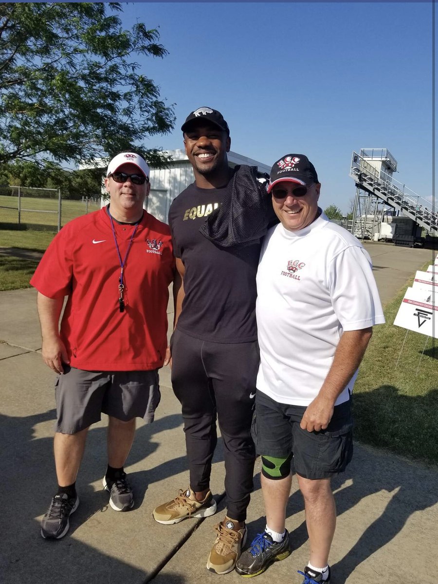 600 kIds at the Thurman Thomas SUNY Erie Little League Football camp and Buffalo Bill #55 Jerry Hughes!
