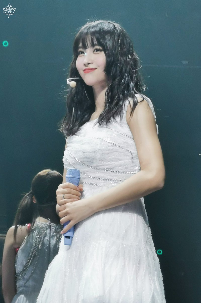 Maple Dreamers Twicelights In Chicago Aftermoon Stage We Love You To The Moon And Back 트와이스 トゥワイス Twice 모모 モモ Momo 平井桃 사나 サナ 湊崎紗夏 Sana 凑崎纱夏 Getwellsoonmina Twicelightsinchicago