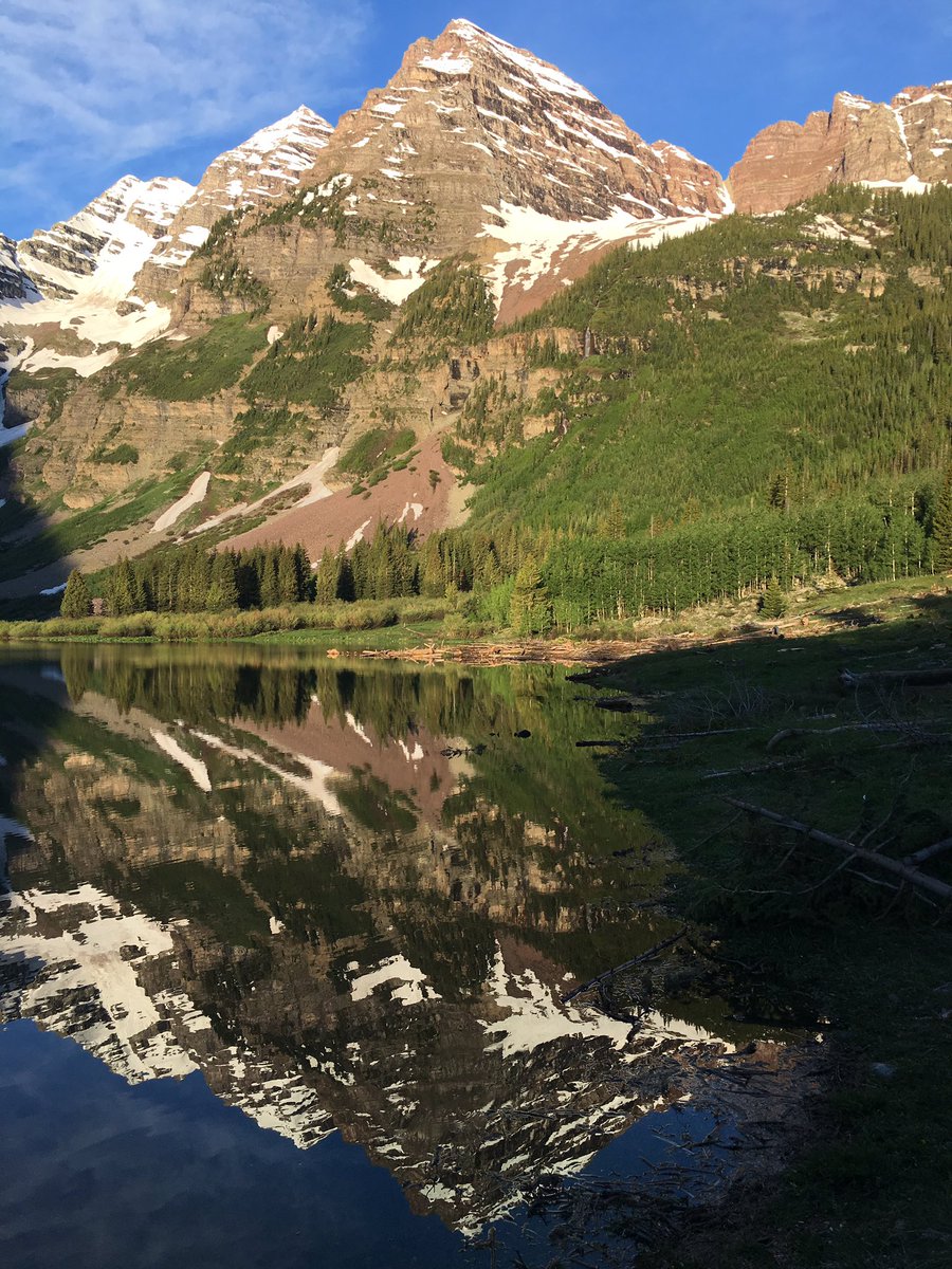joshnpritchett's tweet photo. The Maroon Bells a couple weeks ago near Aspen, CO. https://t.co/r3k37NfucH