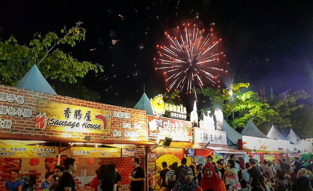 ARIVA_GATEWAY's tweet photo. Kuching Festival 2019 !
Only 10 Minutes walking distance from Ariva Gateway Kuching to the venue ! Ariva Gateway Kuching is your ideal choice as we have Apartments available for big group of people and also Superior Room which is best for coupled or solo travelers ! https://t.co/wCu3z5GkDP