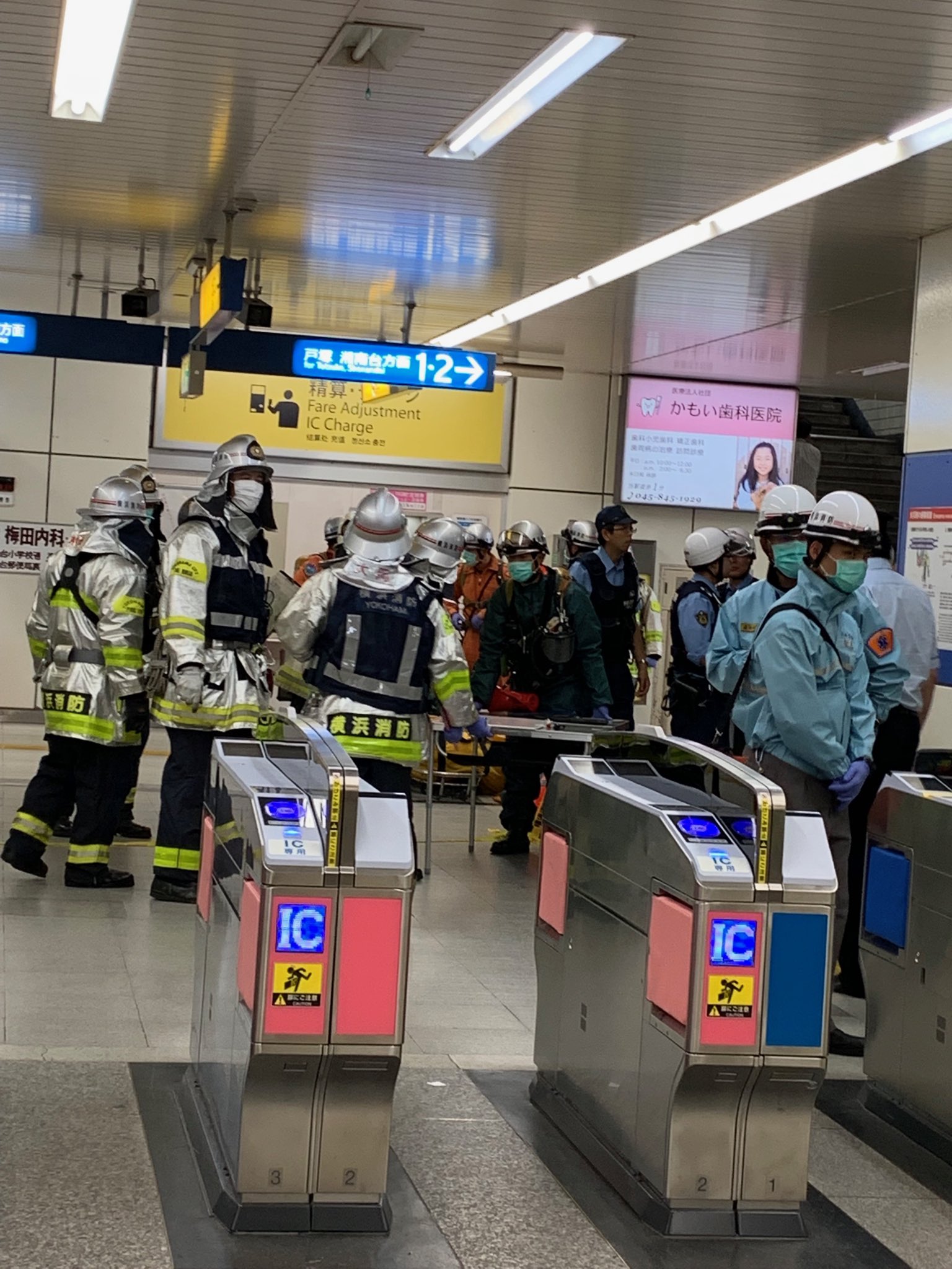 横浜市営地下鉄ブルーラインの上永谷駅で不審物が見つかった現場画像