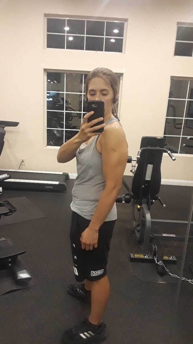 SerenaSouthpaw's tweet image. Also got good lifts in too, should've added that to my last post. I got the power of God and anime on my side lol #latenightworkout #realweebhours