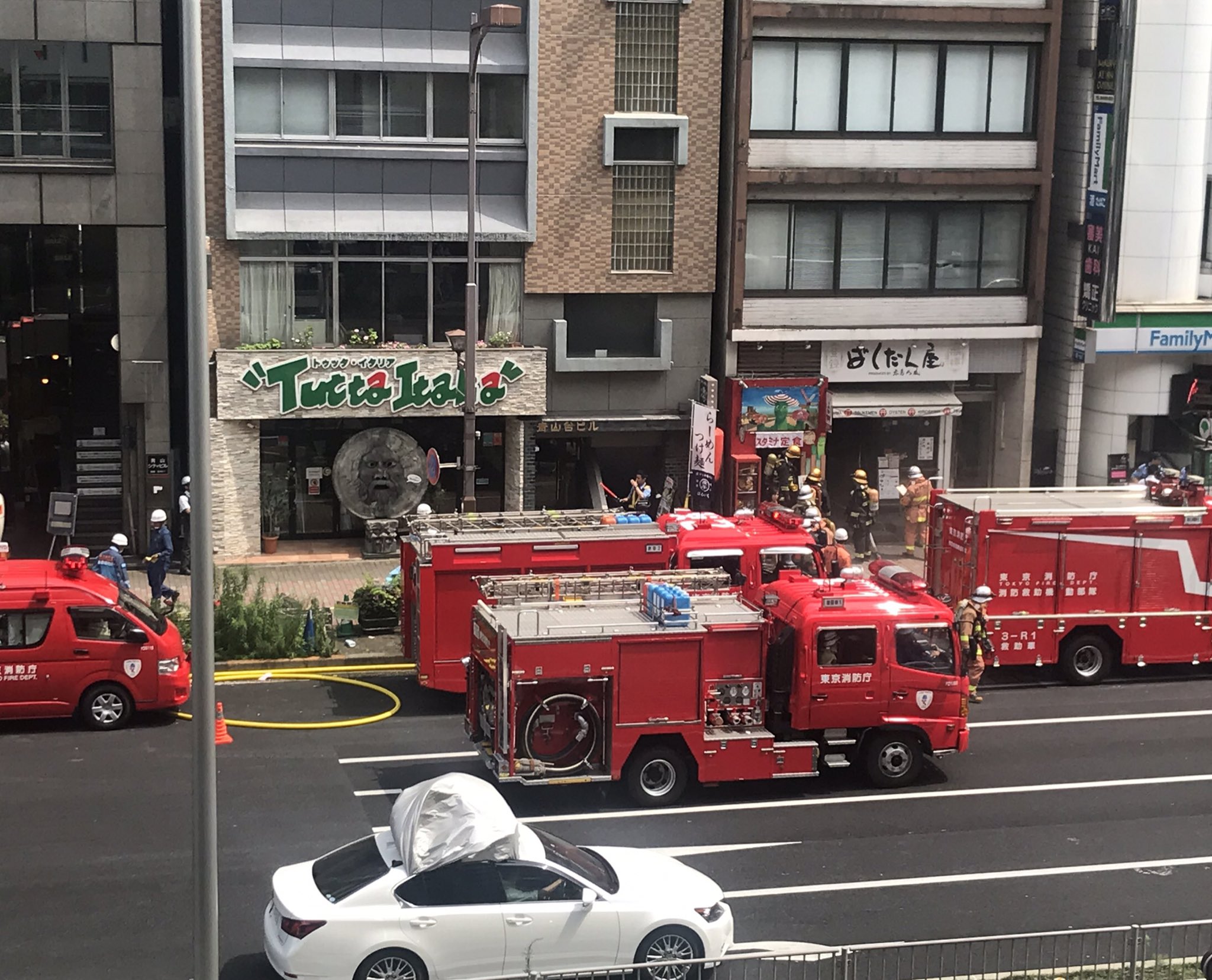 画像 青山 でボヤ騒ぎ で お店の名前が ばくだん屋って ある意味 ばくだん騒ぎ 負傷者などがいない事をお祈りします 手前の車の屋根なんだろう まとめダネ 画像 青山 でボヤ騒ぎ で お店の名前が ばくだん屋って ある意味 ばくだん騒ぎ 負傷者などがいない事をお祈りします 手前の車の屋根なんだろう まとめダネ