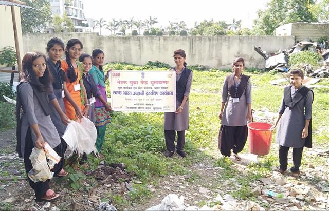 MYBharatHQ's tweet photo. Youth Volunteers of Nehru Yuva Kendra #NYKS Buldhana, Maharashtra organized cleaning of streets and public places as part of Swachh Bharat Summer Internship (#SBSI2019). 

 #swachhsummer #SwachhBharat #Youth #YuvaBharat #MoYAS #MoDWS https://t.co/tzGKhchNNT