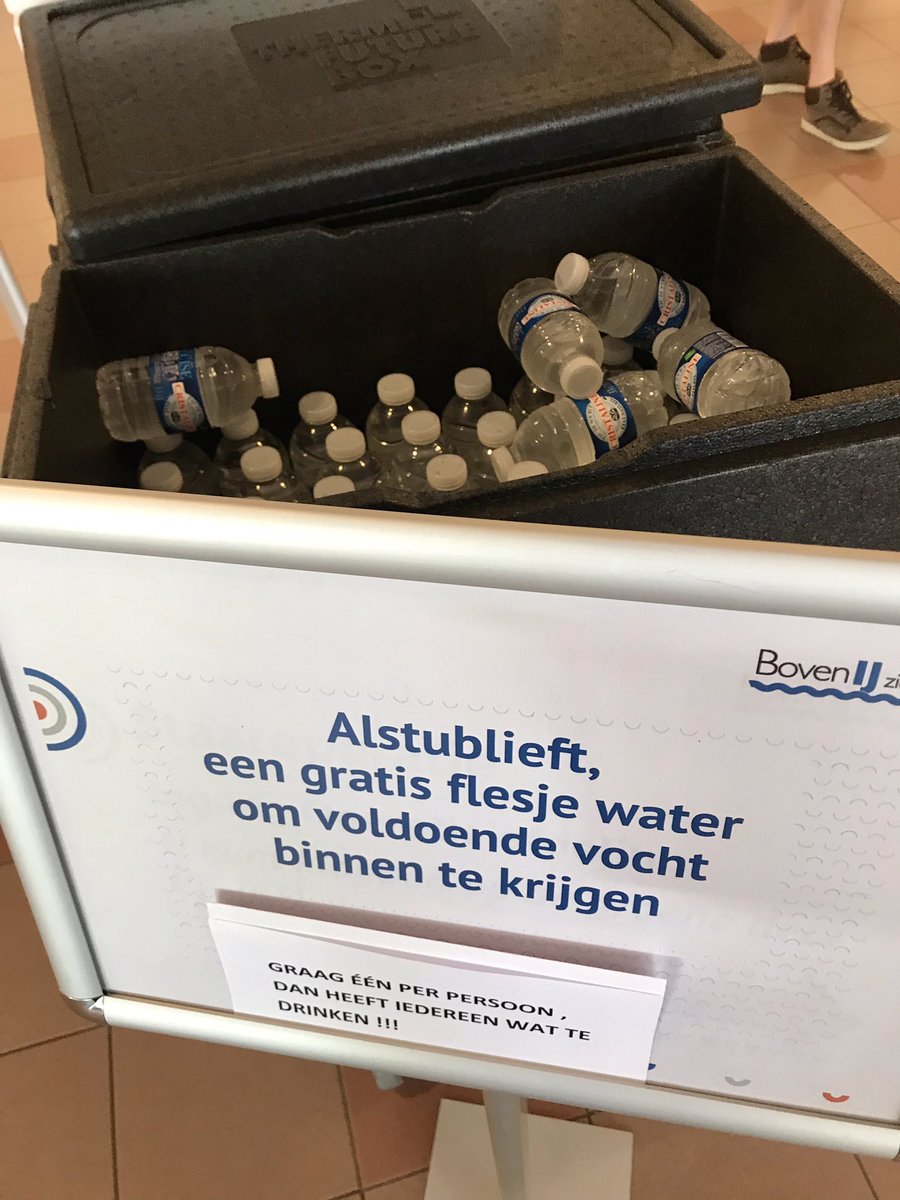 canan_uyar's tweet photo. Goede actie van @bovenij #hitteplan 👏👏#water #drinkvoldoende https://t.co/1sHhVEBmPf