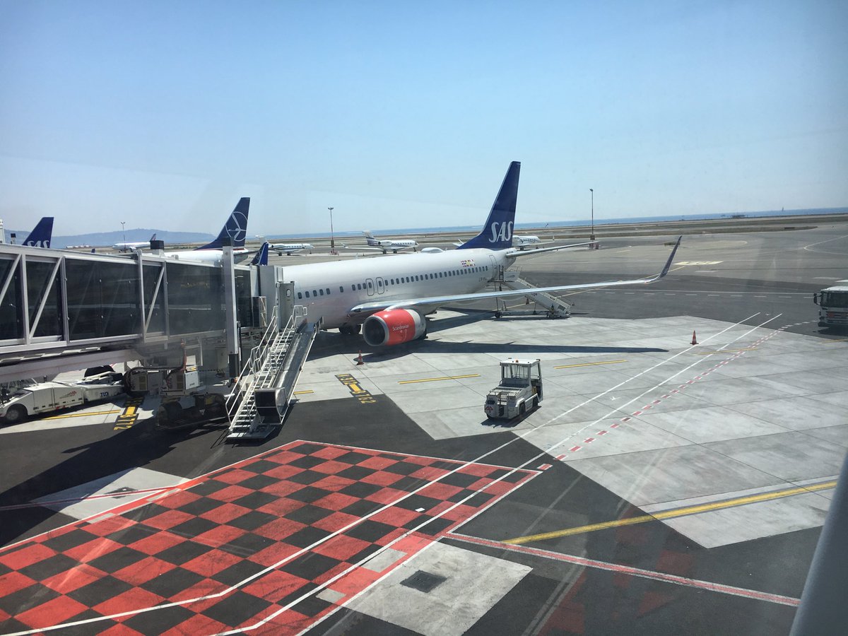 tom_ragnar's tweet photo. Etter nok en flytur brer skammen seg. Så blir det nok klesvasking i tillegg. Det blir nok skammekroken frem til jul. #flyskam #ferie #nice https://t.co/bWhdCmLTpw