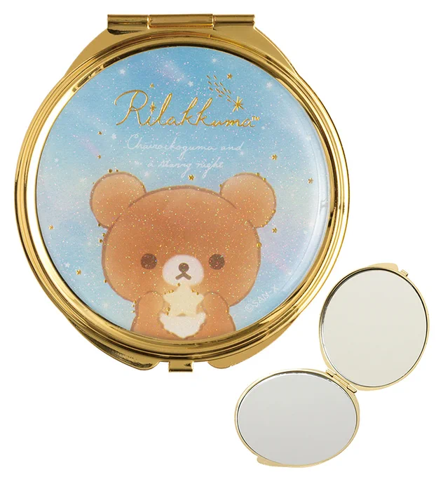 ?グッズ紹介?
やさしい色合いに癒されるグッズがいっぱい✨
ぬいぐるみは、スタンダードな立ちポーズのチャイロイコグマちゃんも登場しますよ。
8月より順次発売✨おたのしみに!

特設サイト▶︎ https://t.co/eraAslMIkT

 #チャイロイコグマの星降る夜 