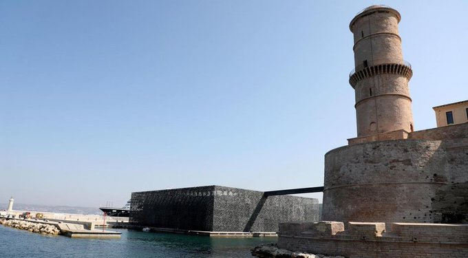 SuperMario13xx's tweet photo. #Marseille : des buvards pour limiter une #pollution à l’huile dans le #VieuxPort.
 https://t.co/7zSSRgJBZM https://t.co/3vvXnF3jgX