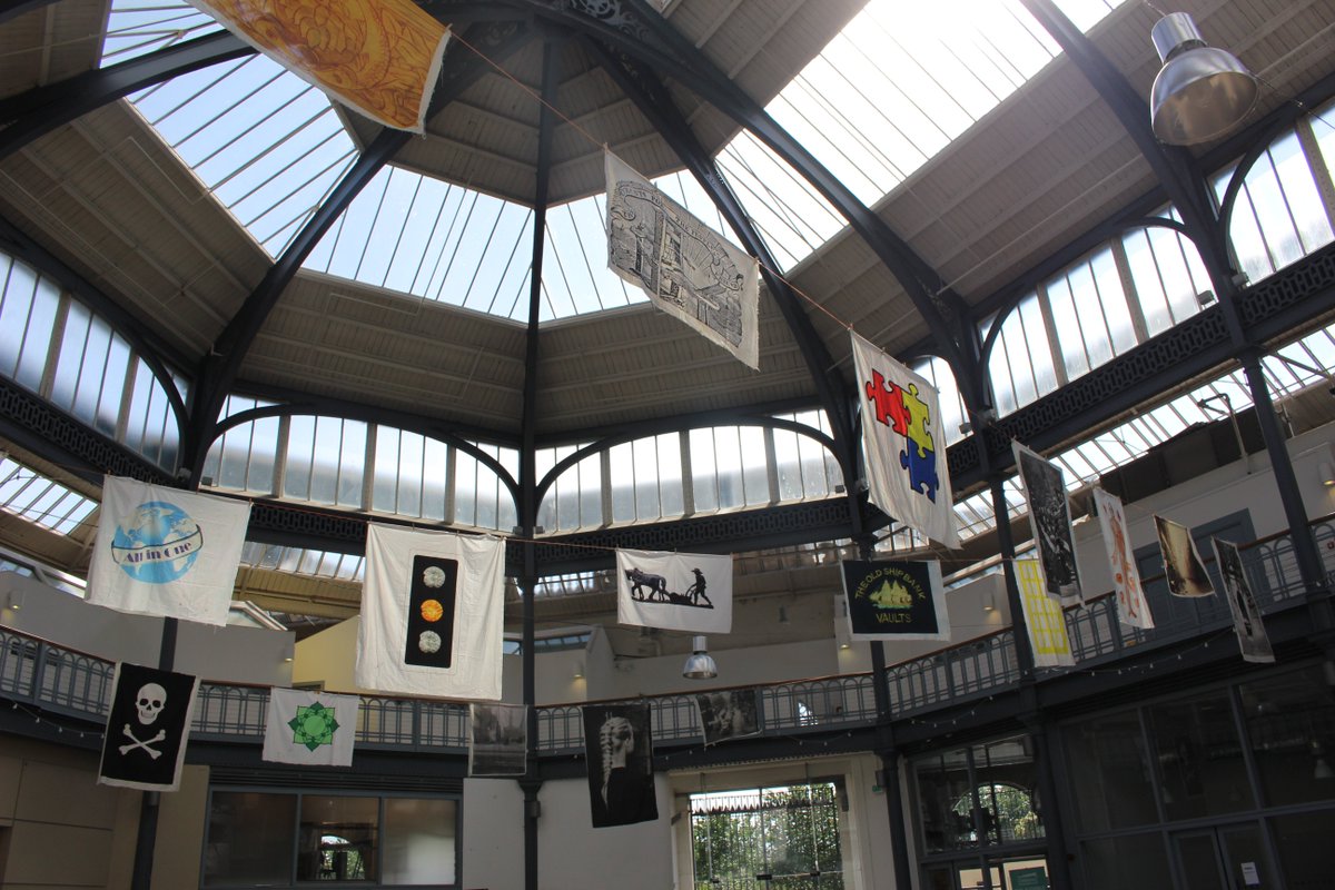 WAVE_particle's tweet image. Today Merchant City Festival kicks off! 🎊Pop by in the Briggait to take a look at the Past Present Possible flags we made in 2017 together with the wonderful shop owners of High Street and Saltmarket. On until 26th of July.
