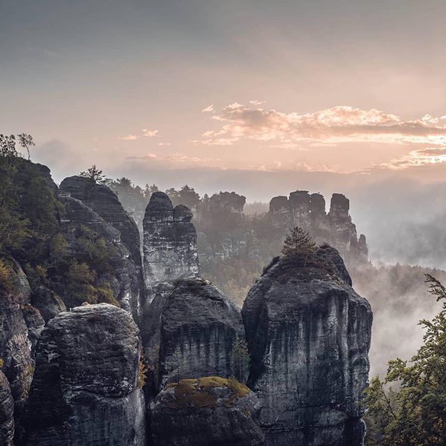 After a long drive in the night we had the best conditions in the morning. The first sunbeams came through the fog and enchanted this awesome scenery. .
.
.

#visitgermany #sächsischeschweiz #elbsandsteingebirge #exploregermany #outdooradventures #stayan… ift.tt/2M6oTd7