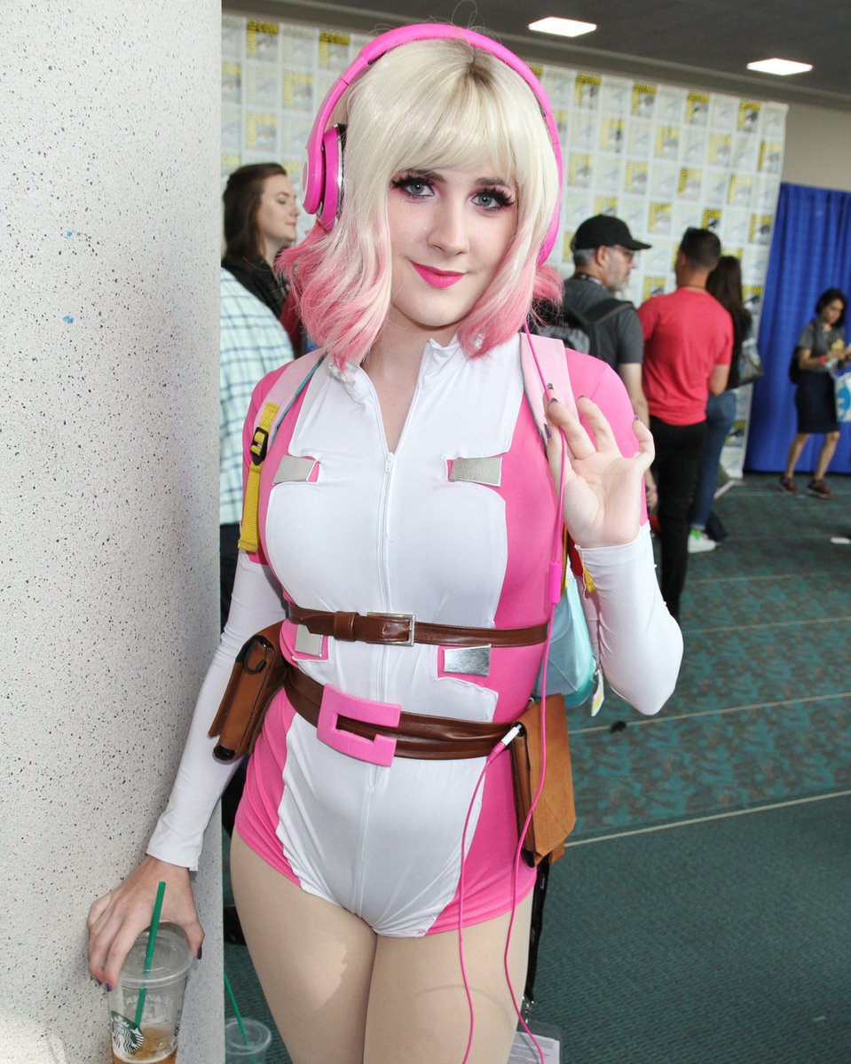 Gwenpool cosplay <a href="/Comic_Con/">Comic-Con International</a> #cosplay #marvelcosplay #Marvel #MarvelSDCC #gwenpool #SDCC2019 #sdcc