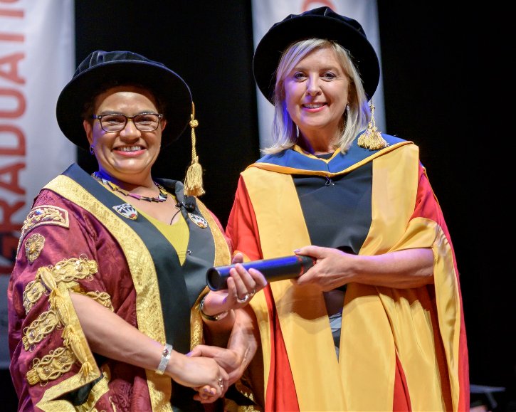 Honorary degree for 'brave and resilient' broadcaster #LucyMeacock #MediaCityUK #Manchester

ow.ly/JvyF50v9zyj

#TheNubianTimes