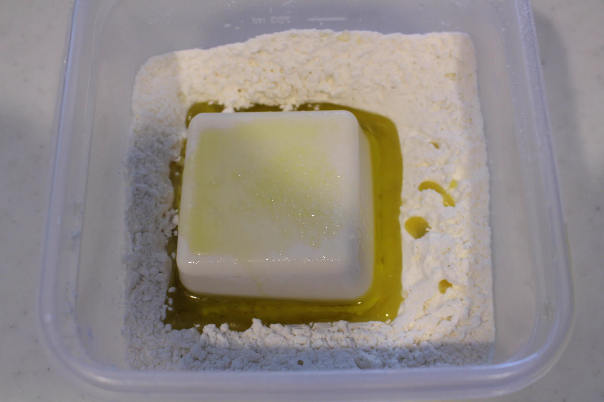 レンジで簡単！？絹豆腐とホットケーキミックスを混ぜて作るもちもちピザ！