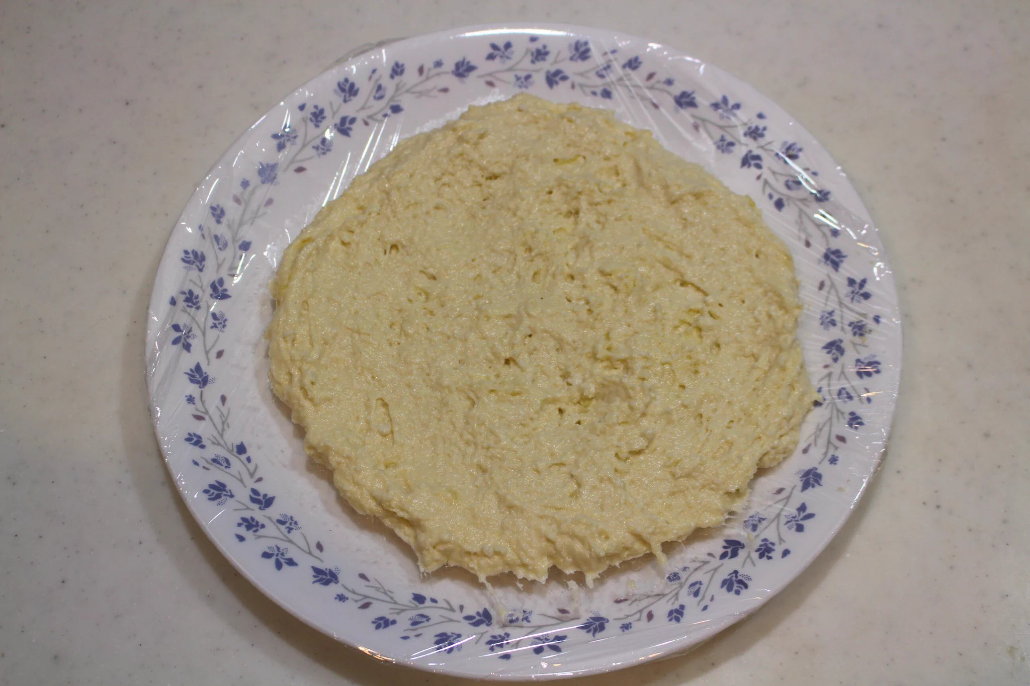 レンジで簡単！？絹豆腐とホットケーキミックスを混ぜて作るもちもちピザ！