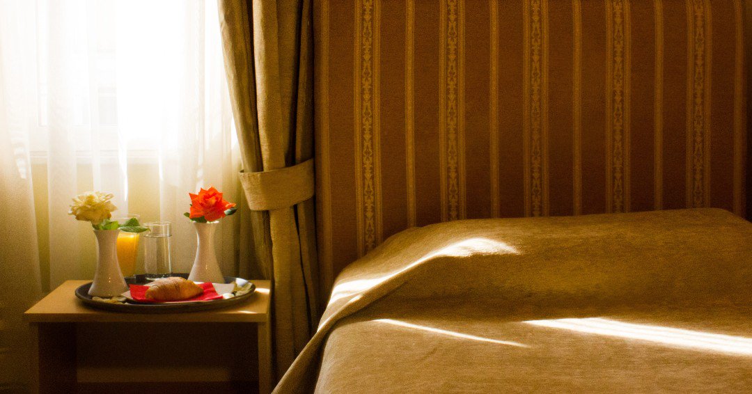 hoteltheranda's tweet photo. ”A hotel should relieve travelers of their insecurity and loneliness. It should make them feel warm and cozy.”

#hoteltheranda#tiranahotels #budgethotelsintirana #tiranacenter #tiranatours #discovertirana #exploretirana #tiranaholidays https://t.co/xULcPEzP0i