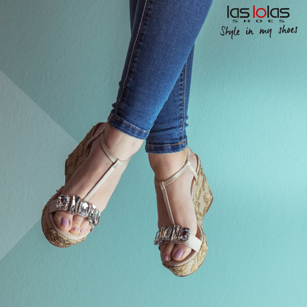 La combinación de materiales y texturas perfecta 😍#LasLolasShoes #StyleInMyshoes #MyLolasStyle
.
.👉mtr.cool/ltfubqflse
.
#Sandals #sandalias #womanstyle #heels #zapatos #stylish #shoe #shoesoftheday #shoelover #shoesaddict #trendy #tendencias #luxuryshoes #trendswelove