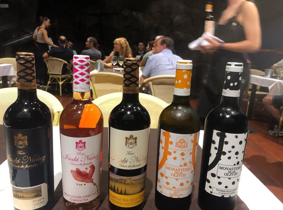 DisnovaSabadell's tweet photo. Fotos del passat 18 de juliol, tast i maridatge a La Cova de Sant Quirze😜. Gran èxit per part del nostre departament de vins gourmet!🍷😉 #disnova #distribució https://t.co/9s9wHLwG3n