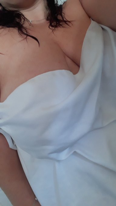 Apr&egrave;s la douche en cette canicule 😋😋 ca fait du bien  🛁🛁🚿 https://t.co/6cvPNovo4R<a href="/tag/sieste"class="tags"><span>#sieste</span></a><a href="/tag/sansculotte"class="tags"><span>#sansculotte</span></a><a href="/tag/petitetenue"class="tags"><span>#petitetenue</span></a><a href="/tag/dormirnue"class="tags"><span>#dormirnue</span></a>