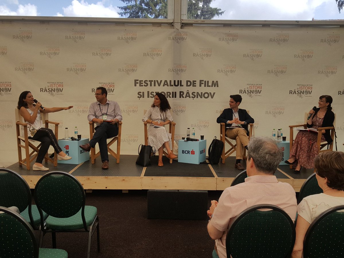 Rufin_Z's tweet photo. #Europe post-#Sibiu. Where to?
First @GlobalFocusCntr panel at this year's #FFIR in Rasnov.
@OanaPope, @ZoranNechev, @LouisaSlavkova, Valerio Novembre and Olivia Toderean https://t.co/5WzhvkqOT3