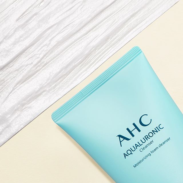 IanOliverWalsh's tweet photo. AHC Aqualuronic Cleanser. 
From a big series of their amazing skincare products. Shot with @hogarthworldwide @ahc.global @nick_maser @joonrepresents -
#stilllifephotographer #productphotography #beauty #skincare #cleanse #skin #kbeauty #koreanbeauty #ahc #korea #photographer… https://t.co/uYh97t9ve1