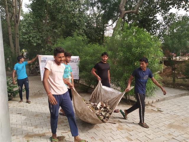 MYBharatHQ's tweet photo. Youth Volunteers of Nehru Yuva Kendra #NYKS Gurgaon, Haryana organized cleaning of streets and public places as part of Swachh Bharat Summer Internship (#SBSI2019). 

#MoYAS #MoDWS #swachhsummer #SwachhBharat #MoDWS #Youth #YuvaBharat https://t.co/m4XHapCe6M