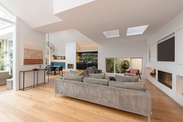 CradleDesign's tweet image. R E S I D E N T I A L | Hunter Road living space is floaded by natural light with its many skylights and wide expansion of glazing. This provided a perfect space to add colour and texture in all the joinery pieces.⁠
Builder: @aimbuilding⁠
Joinery: Op… ift.tt/2OhH8Pp