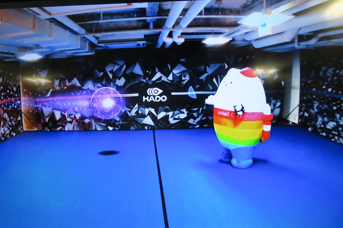 7月20日(土)から、万代シテイ BP2 1F特設会場にて「HADO」が新潟に初上陸したにゃい😻🤟
早速ボクも次世代スポーツを体感しに遊びに行ってきたよ🏃‍♂️💨
ゴーグル装着と腕に専用の装置をつけて…
と、、ゴーグルはスタッフさんに持ってもらったにゃい🤣⚡️
とっても楽しいスポーツだから皆遊びに来てねっ❤️