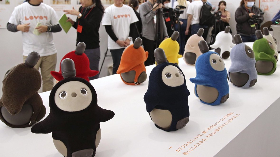 mondomascots's tweet image. Lovot, a furry robot developed by Groove X that likes hugs and has the intelligence of a hamster, goes on sale in Japan soon. groove-x.com/en/