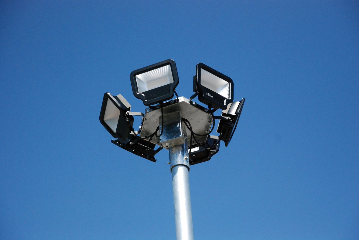 krproducts's tweet photo. A new addition to our Streetlight range - Its clever hexagonal design allows multi directional lighting - Up to 6 x 2kg Floodlights. Follow link for further details. https://t.co/250hRdoWpv https://t.co/XNSD7LUwAg