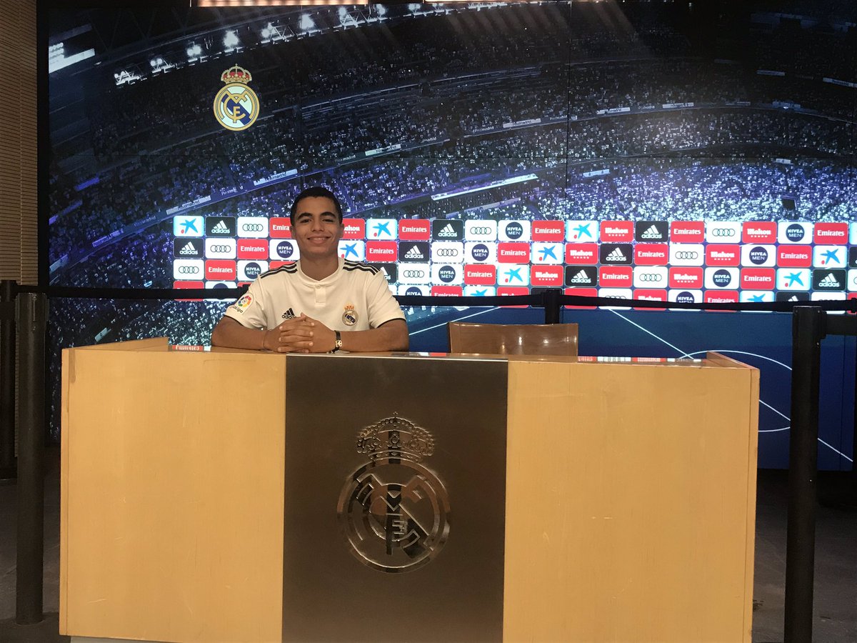 pedroxantos's tweet image. Corazón blanco ⚪️❤️ #HalaMadrid #RickyRenucia