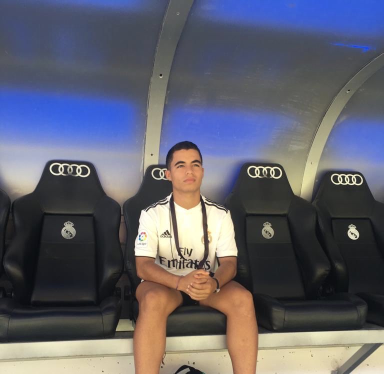 pedroxantos's tweet image. Corazón blanco ⚪️❤️ #HalaMadrid #RickyRenucia