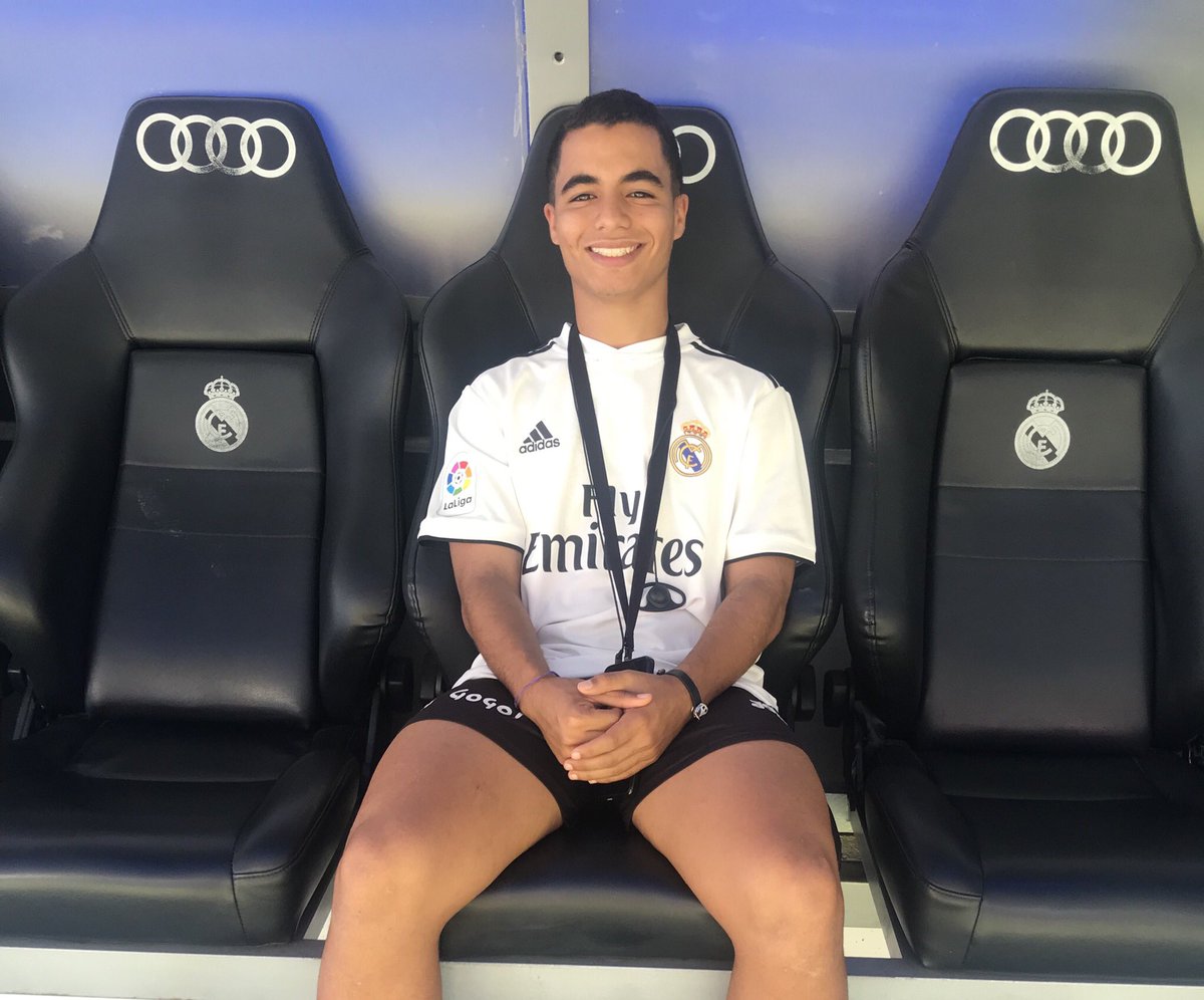 pedroxantos's tweet image. Corazón blanco ⚪️❤️ #HalaMadrid #RickyRenucia