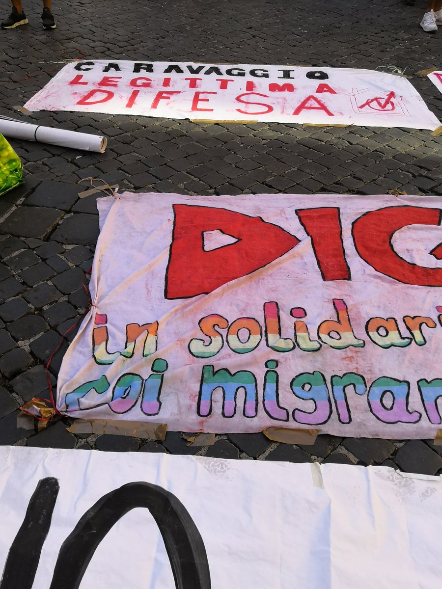 In presidio sotto Montecitorio, respingiamo il decreto dei palazzinari e degli sfruttatori firmato da Salvini e rinnoviamo la nostra promessa: contro gli sgomberi con ogni mezzo necessario