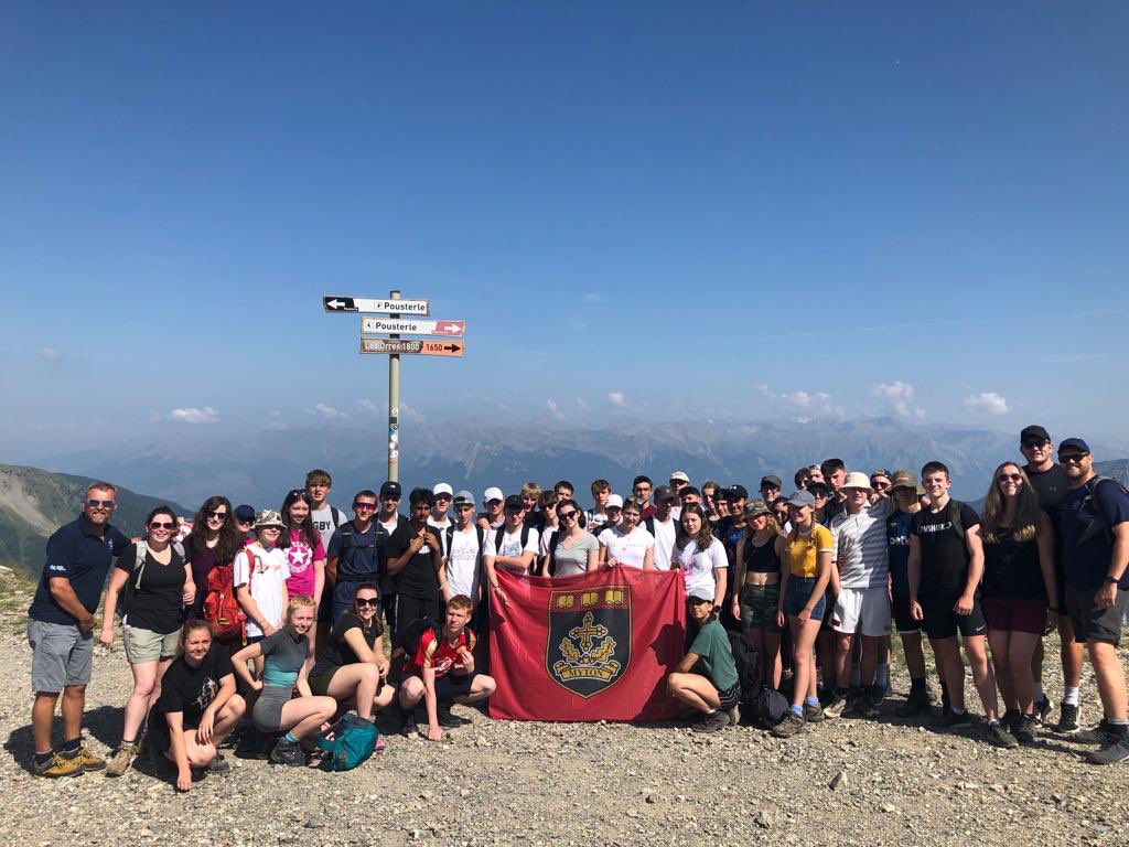 MytonAlps's tweet photo. Group photo! @MytonSchool @ElementalUK https://t.co/IiVFVYJERt