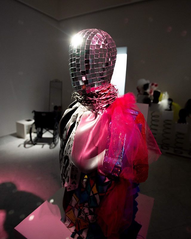 Per chiudere in bellezza questo anno accademico, l’Accademia della moda IUAD di Napoli ha messo in mostra i lavori dei suoi talenti in “INCLUSION-tra arte e moda” 👏🏻✨
⠀⠀
.
.
#fashiongraduateitalia #basemilano #fgi2019 #fashionweek #potd #tbd #design … ift.tt/2GrTjTj