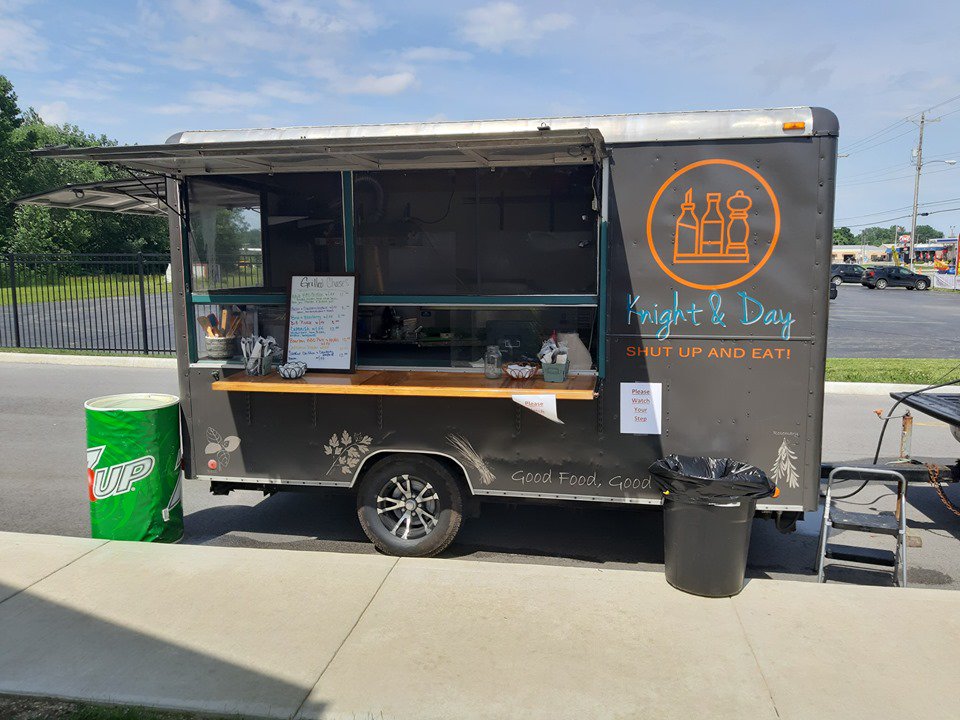 Stop out today and grab some great food from KNIGHT &amp; DAY Food truck from 11-2!! Hope to see you here!!